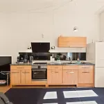 1,184 Sq Ft Historic Landmark, Checkpoint Charlie アパート