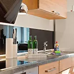 1,184 Sq Ft Historic Landmark, Checkpoint Charlie アパート ベルリン