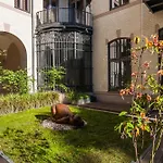 1,184 Sq Ft Historic Landmark, Checkpoint Charlie アパート ベルリン