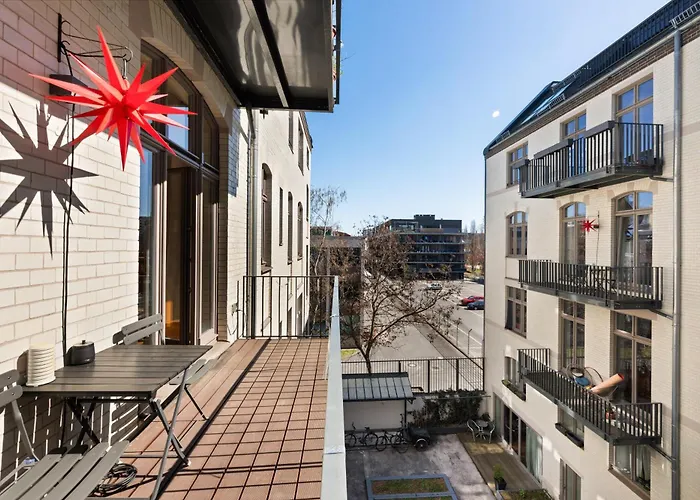 1,184 Sq Ft Historic Landmark, Checkpoint Charlie برلين