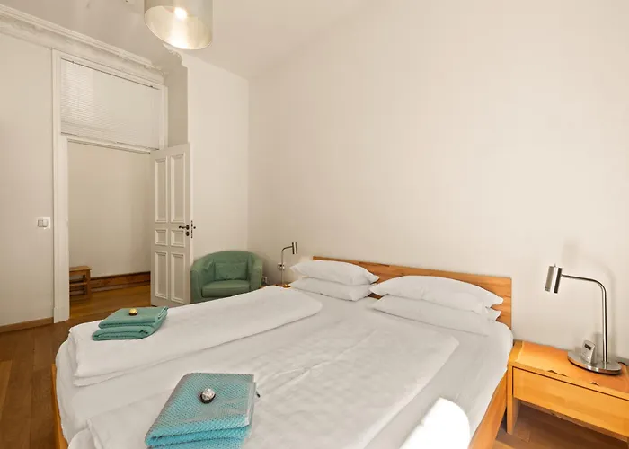 1,184 Sq Ft Historic Landmark, Checkpoint Charlie * برلين