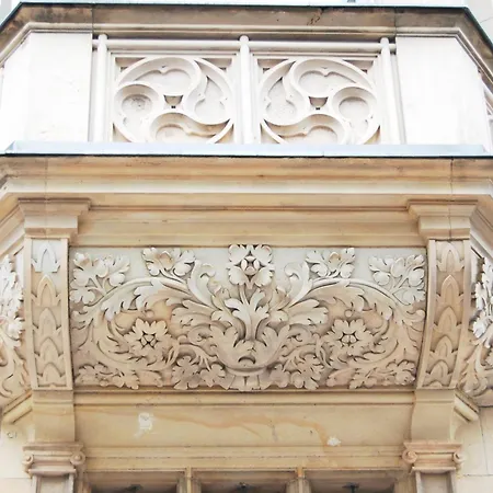 1,184 Sq Ft Historic Landmark, Checkpoint Charlie Apartment