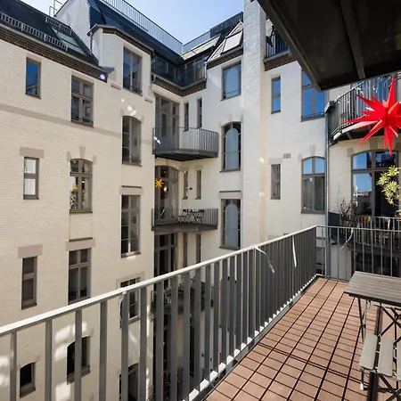 1,184 Sq Ft Historic Landmark, Checkpoint Charlie Apartment Berlin