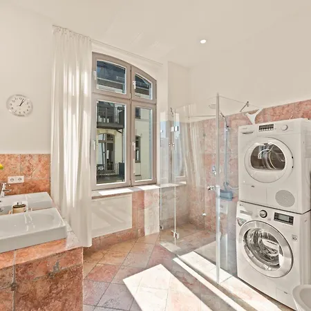 1,184 Sq Ft Historic Landmark, Checkpoint Charlie Apartment