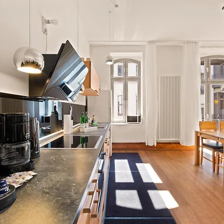 1,184 Sq Ft Historic Landmark, Checkpoint Charlie Apartment