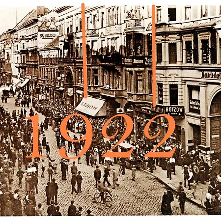 1,184 Sq Ft Historic Landmark, Checkpoint Charlie Apartment *