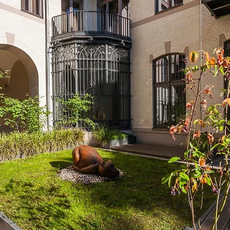 1,184 Sq Ft Historic Landmark, Checkpoint Charlie Apartment Berlin