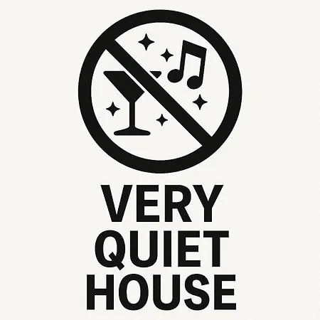 1,184 Sq Ft Historic Landmark, Checkpoint Charlie ברלין