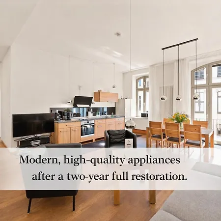 1,184 Sq Ft Historic Landmark, Checkpoint Charlie Apartment *