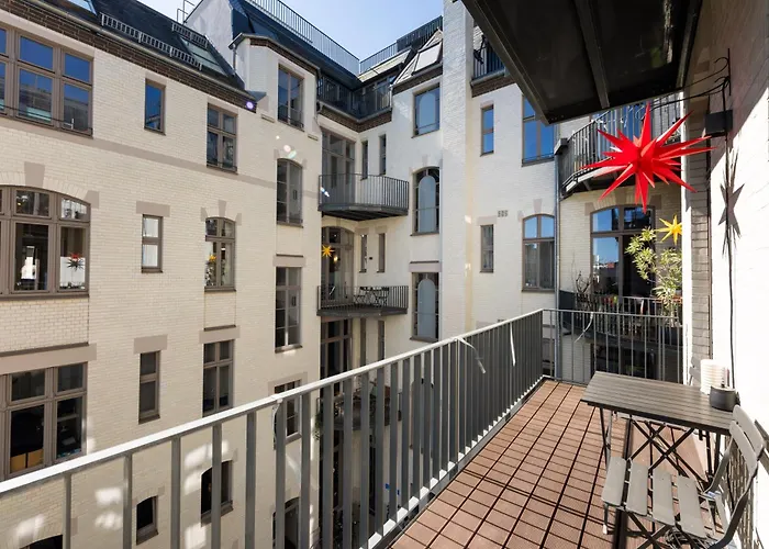 1,184 Sq Ft Historic Landmark, Checkpoint Charlie Apartment Berlin