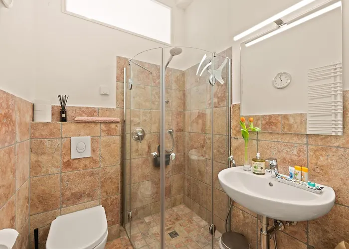 1,184 Sq Ft Historic Landmark, Checkpoint Charlie Apartment Berlin