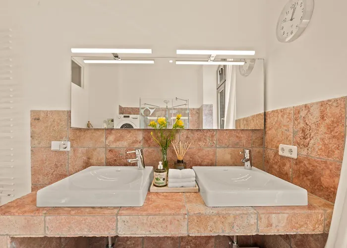 1,184 Sq Ft Historic Landmark, Checkpoint Charlie * 베를린