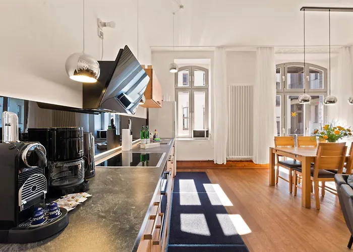 1,184 Sq Ft Historic Landmark, Checkpoint Charlie Apartament